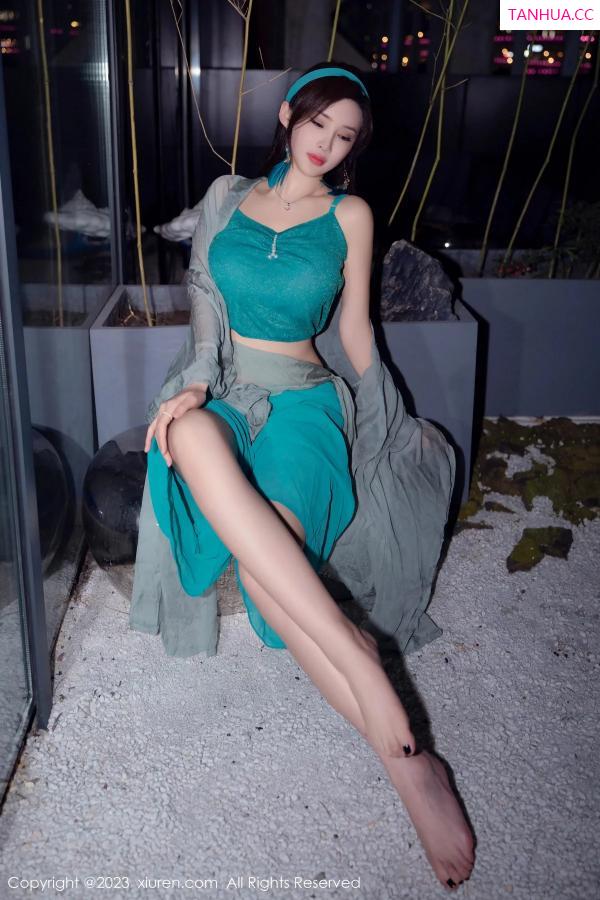 周妍希 奶瓶土肥圆 [XiuRen]高清写真图 2023.12.29 No.7886 Carol周妍希 温泉美腿第9张图片